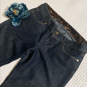 Express X2 “Stella” Dark Wash Cuffed Crops. SZ 6